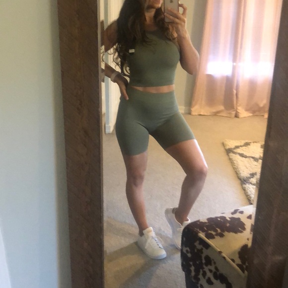 Women's Seamless Racerback Top & Biker Short Set - Picture 2 of 6